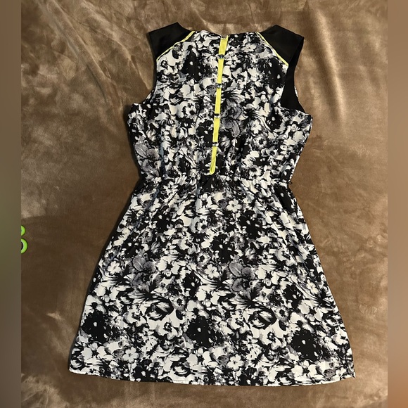 Black and White Floral Dress - Picture 2 of 4